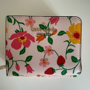 Kate Spade Strawberry Gard Zip Wallet 🍓